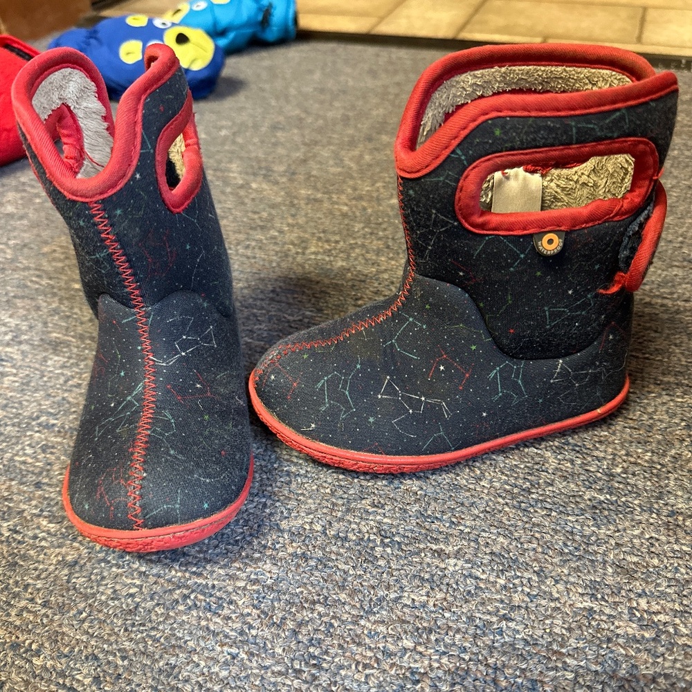Toddler Bogs- size 8